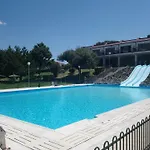 Balneario De Ledesma מלון