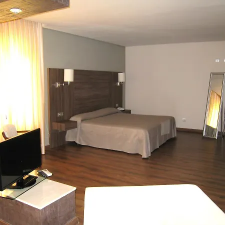 فندق Balneario De Ledesma 3*