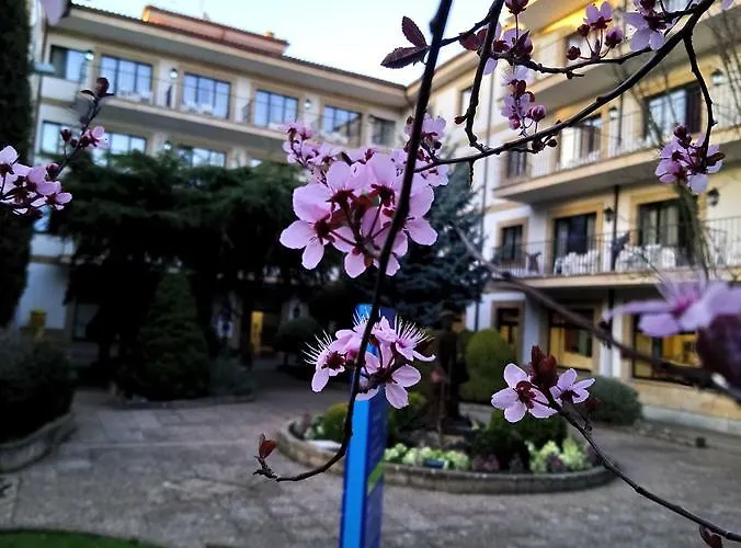 Balneario De Ledesma فندق