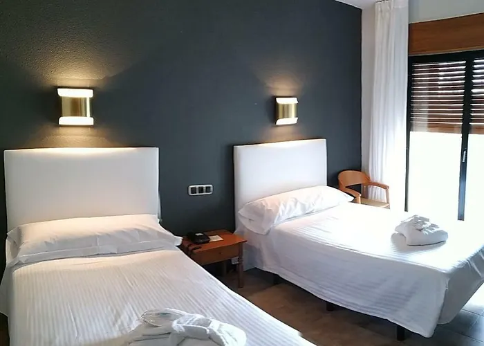 فندق Balneario De Ledesma 3*